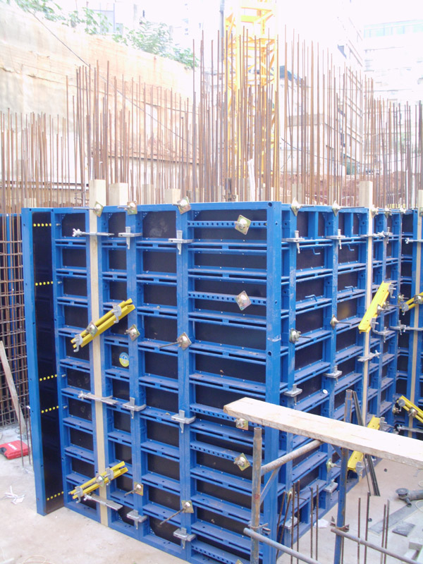 Deskowanie ramowe VARIMAX – Variant Factory na budowie