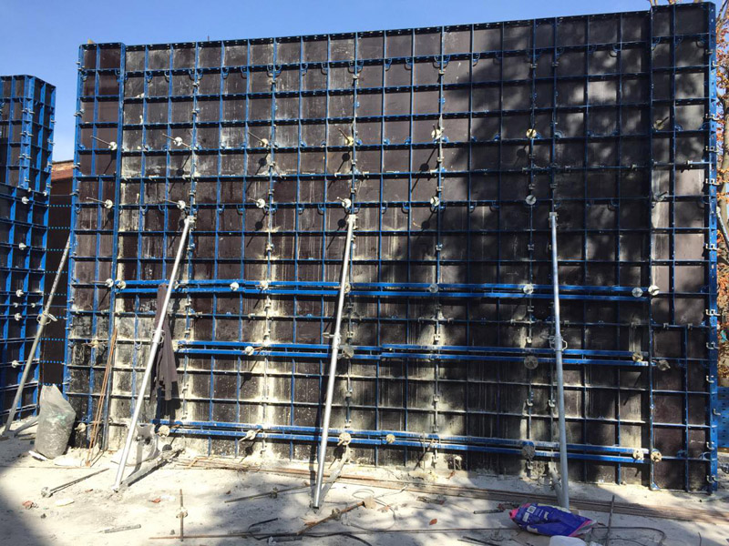 Superlekki szalunek ramowy HANDI – Variant Factory na budowie