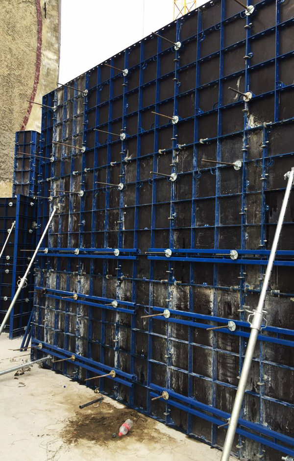 Superlekki szalunek ramowy HANDI – Variant Factory na budowie