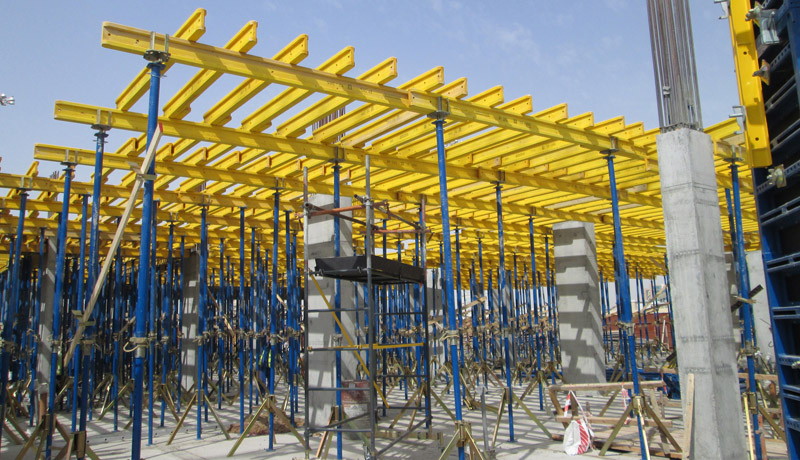 Deskowanie stropowe VARIFLEX – Variant Factory na budowie