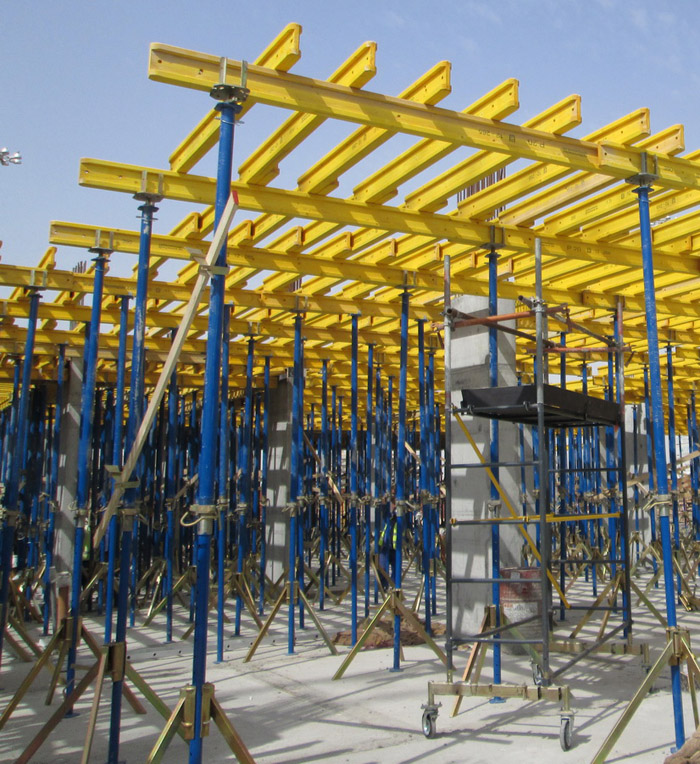 Deskowanie stropowe VARIFLEX – Variant Factory na budowie